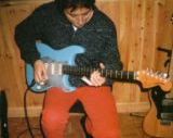 Joaqu&iacute;n probando la Fender de Campillo